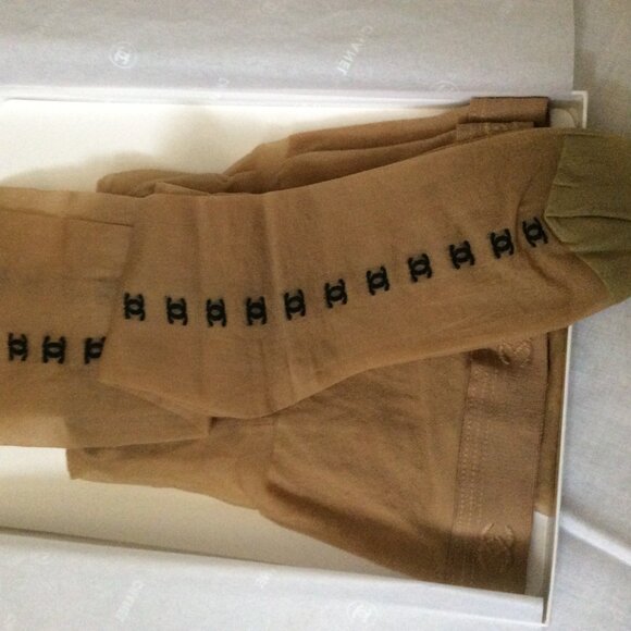 Chanel Vintage 01P CC Logo Tights Size 3 – Rare Deadstock Authentic Designer - Picture 6 of 6